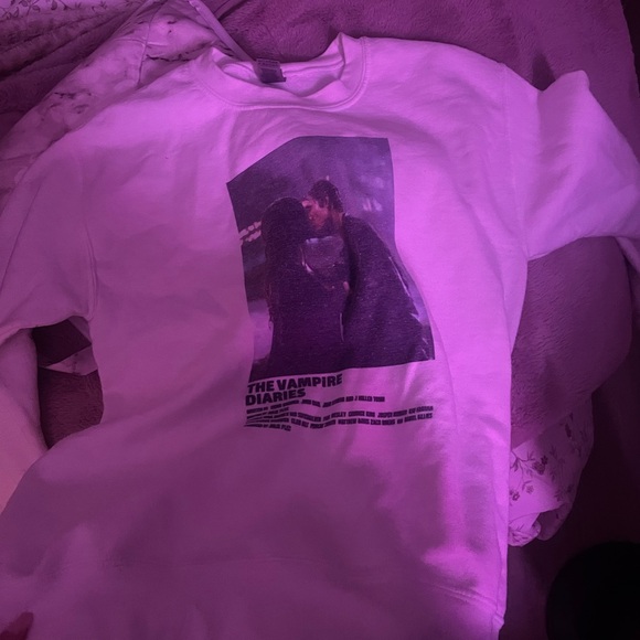 Vampire Diaries Crewneck 🧛‍♀️🧛 - Picture 4 of 5